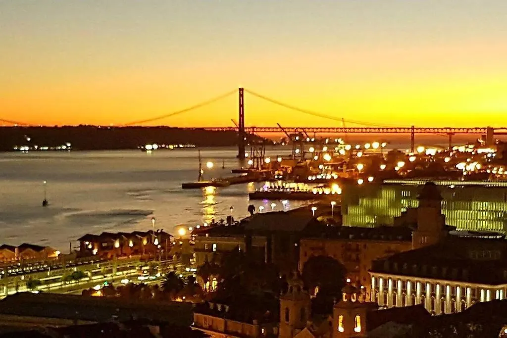 Apartment Lovelystay - Full Sky In Chiado Lisbon