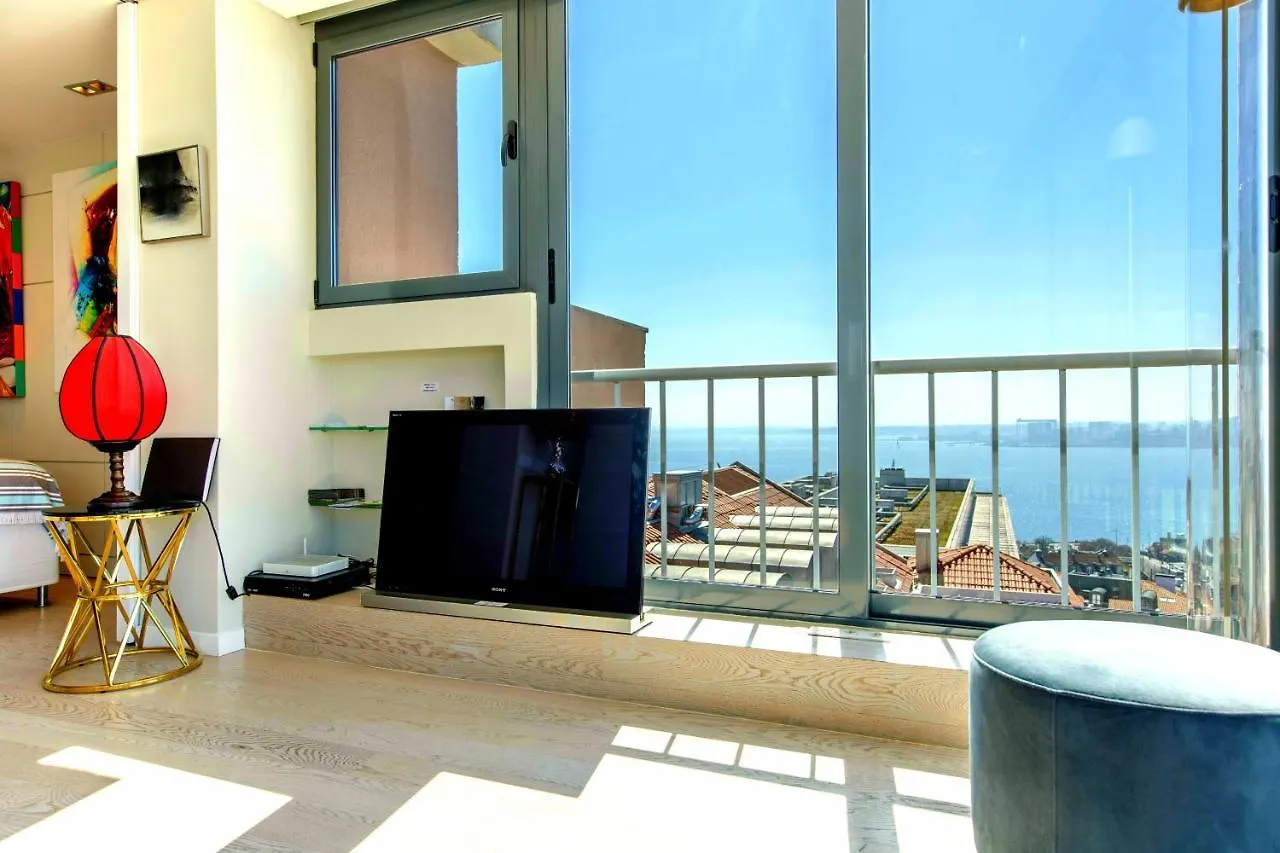 Lovelystay - Full Sky In Chiado Lisbon
